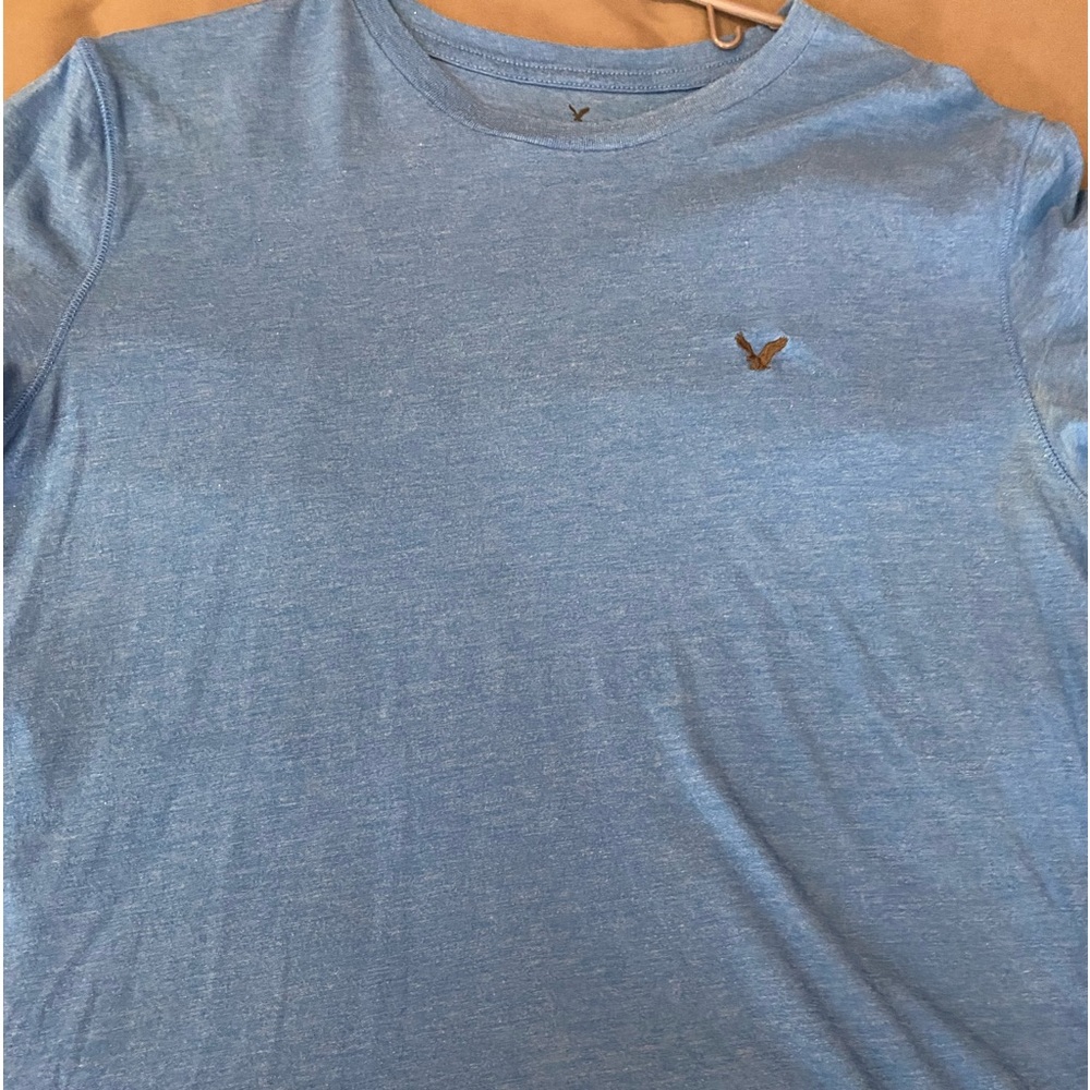 Men’s new American Eagle T-shirt.